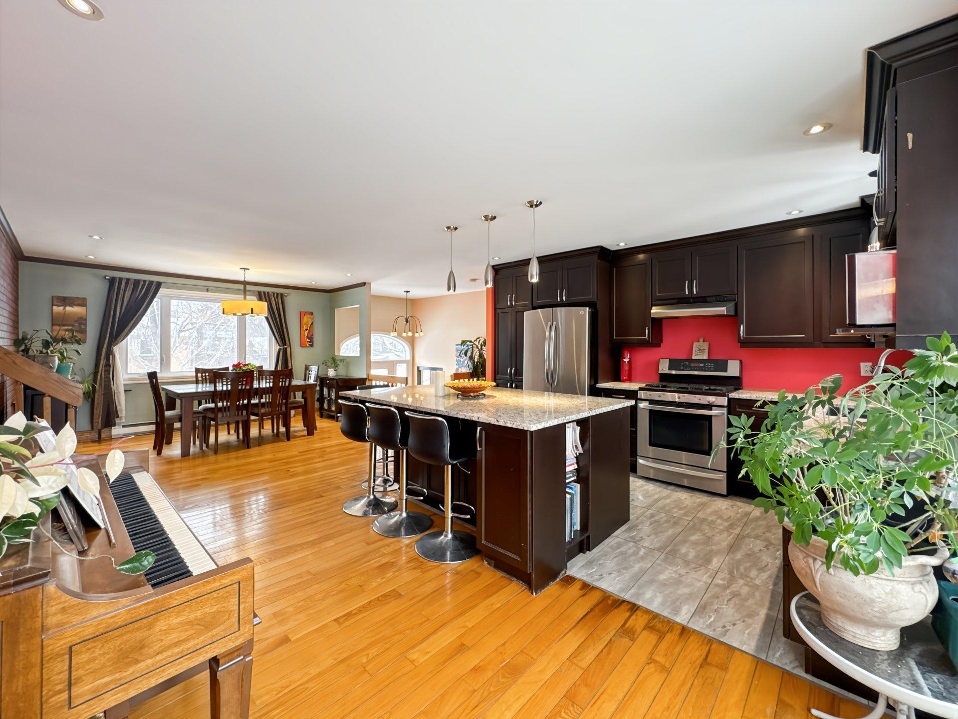 









991


Rue De Courcelle

,
Boucherville,




QC
J4B6K2

