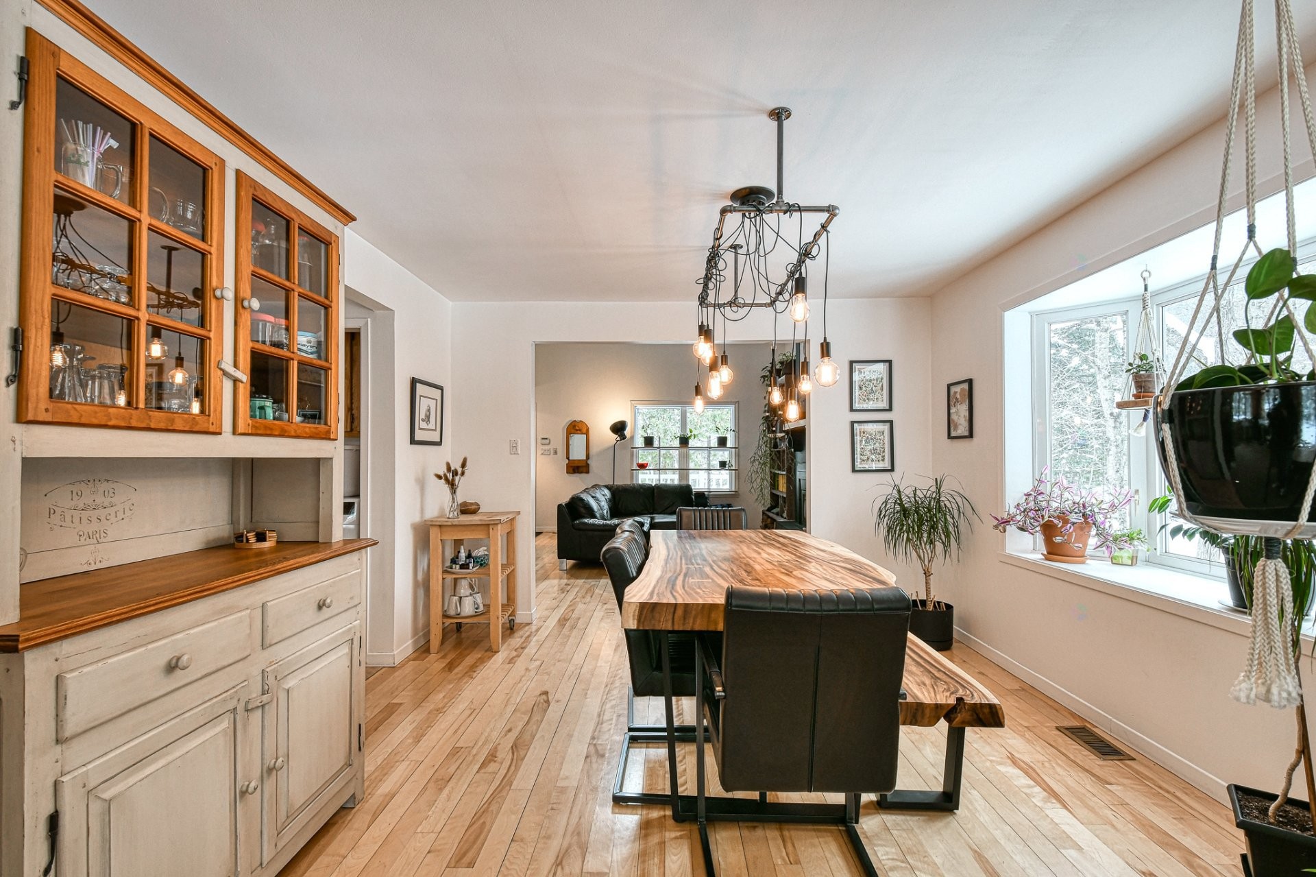 









4630


Ch. de la Doncaster

,
Sainte-Adèle,




QC
J8B1R8

