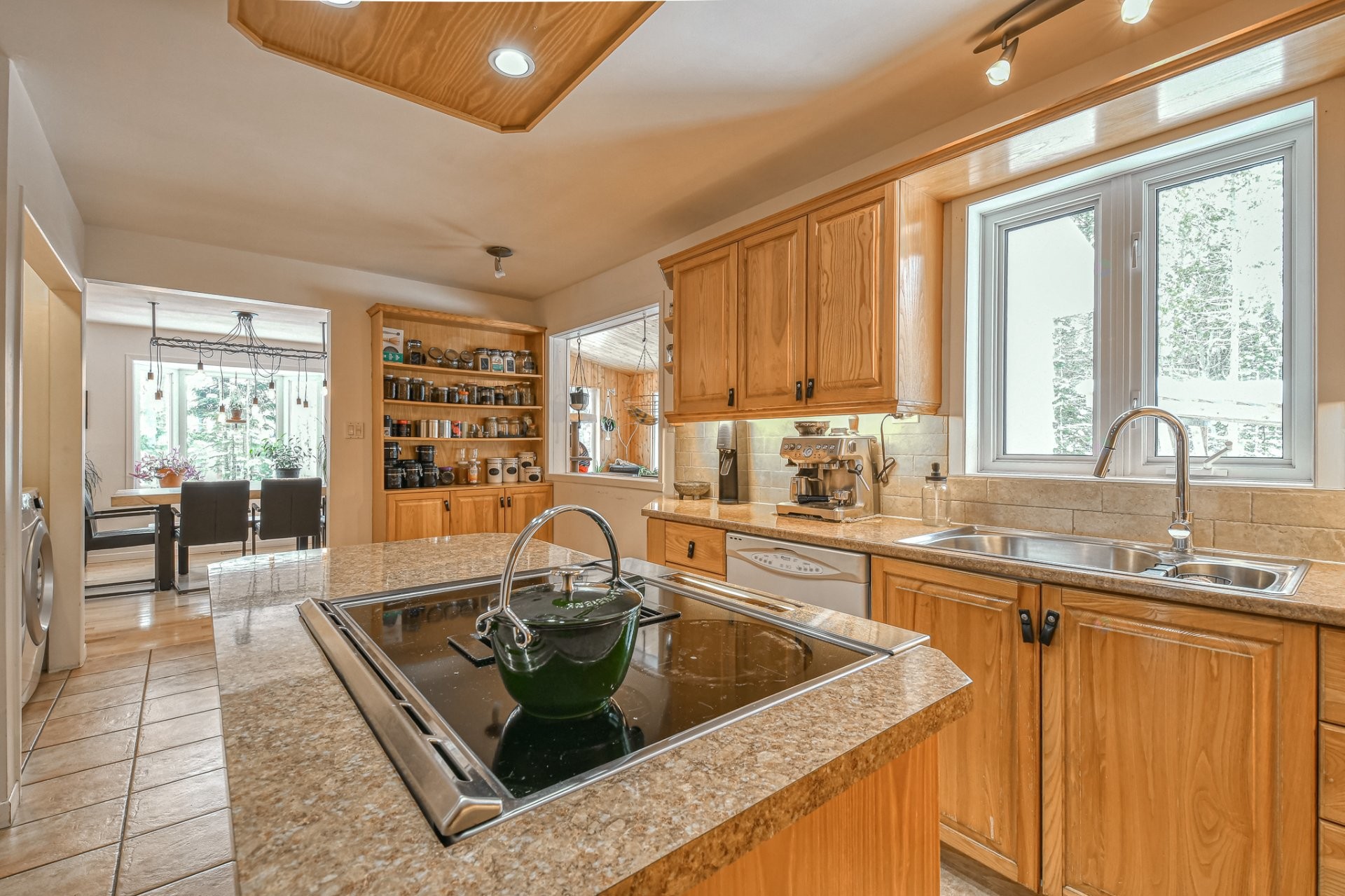 









4630


Ch. de la Doncaster

,
Sainte-Adèle,




QC
J8B1R8

