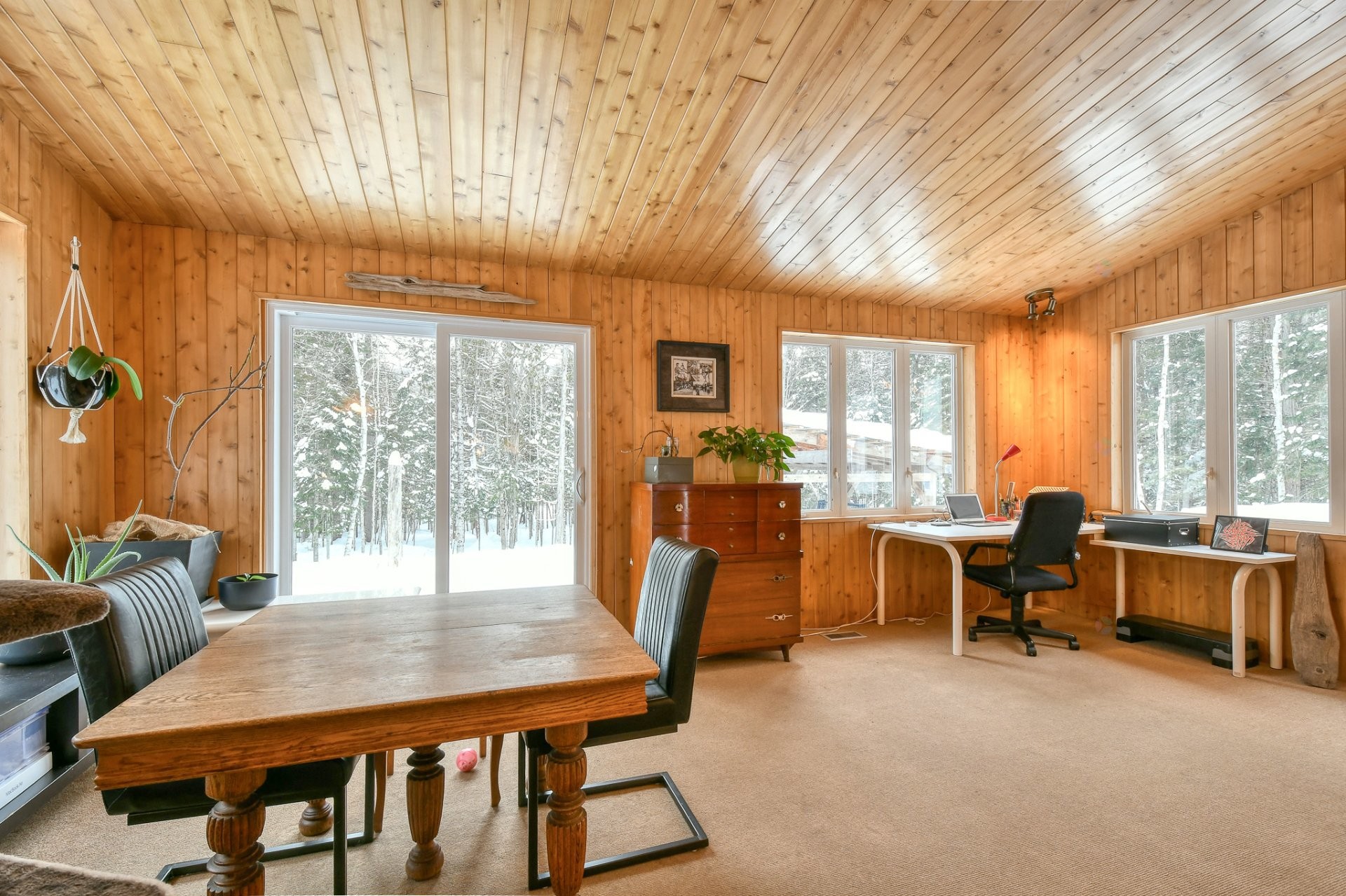 









4630


Ch. de la Doncaster

,
Sainte-Adèle,




QC
J8B1R8

