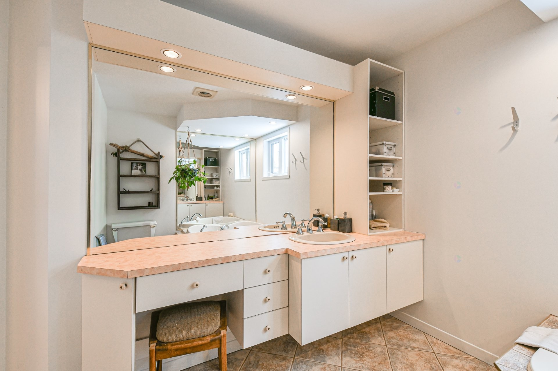 









4630


Ch. de la Doncaster

,
Sainte-Adèle,




QC
J8B1R8

