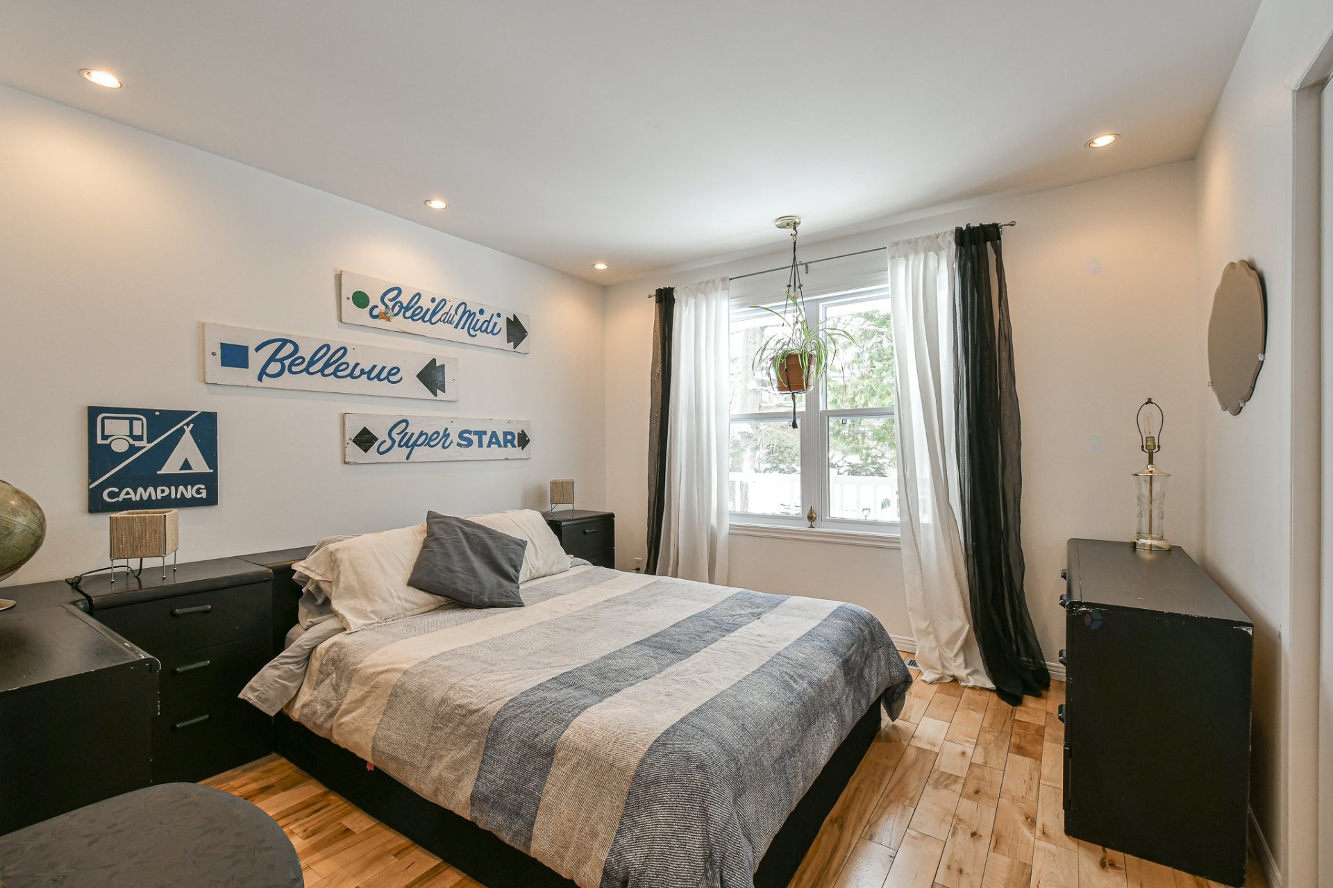 









4630


Ch. de la Doncaster

,
Sainte-Adèle,




QC
J8B1R8

