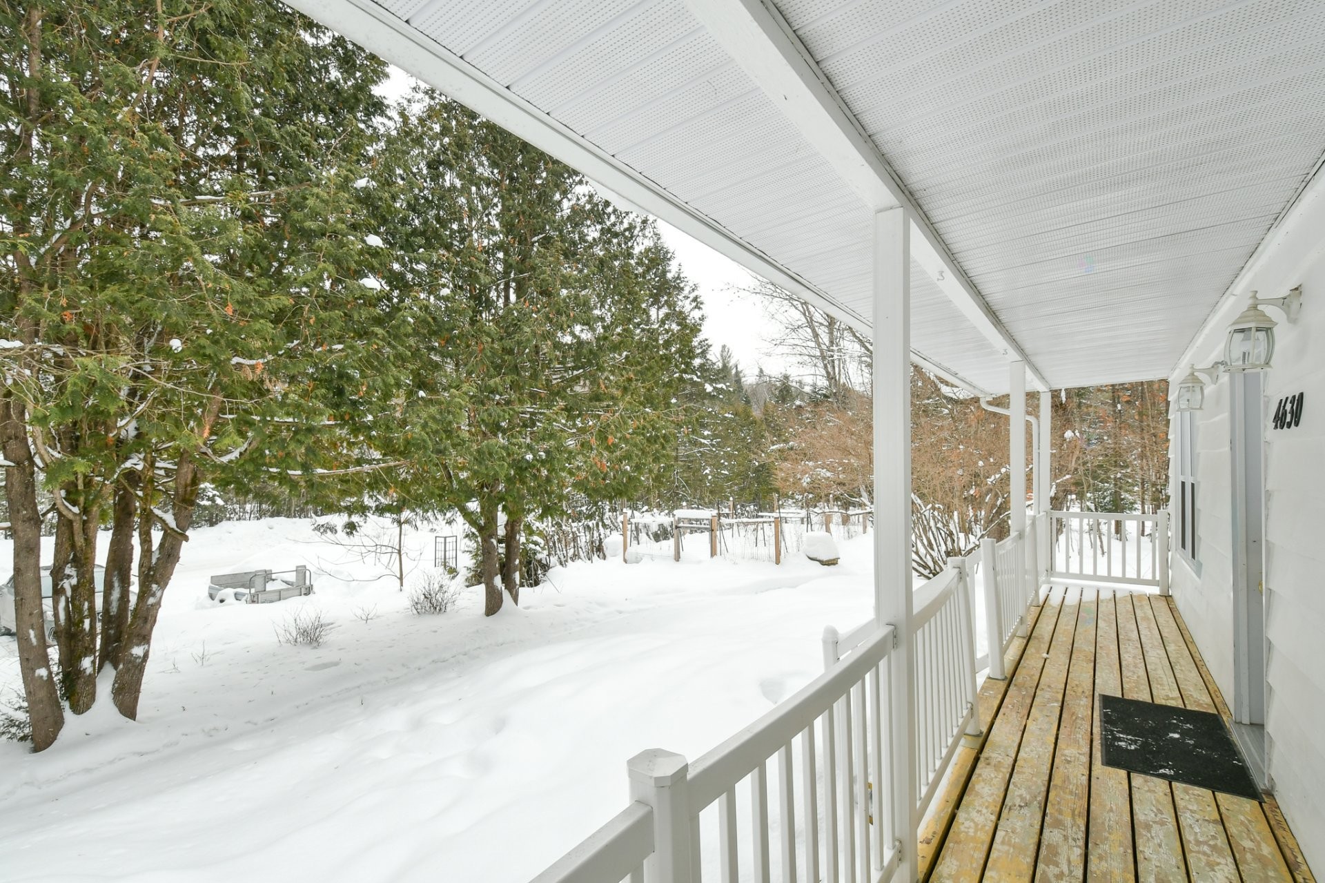 









4630


Ch. de la Doncaster

,
Sainte-Adèle,




QC
J8B1R8

