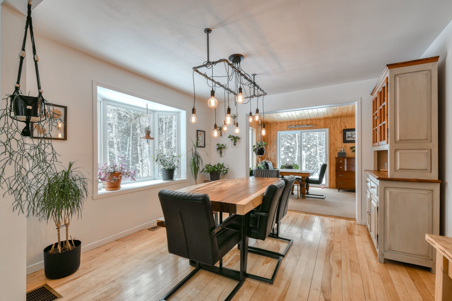 









4630


Ch. de la Doncaster

,
Sainte-Adèle,




QC
J8B1R8

