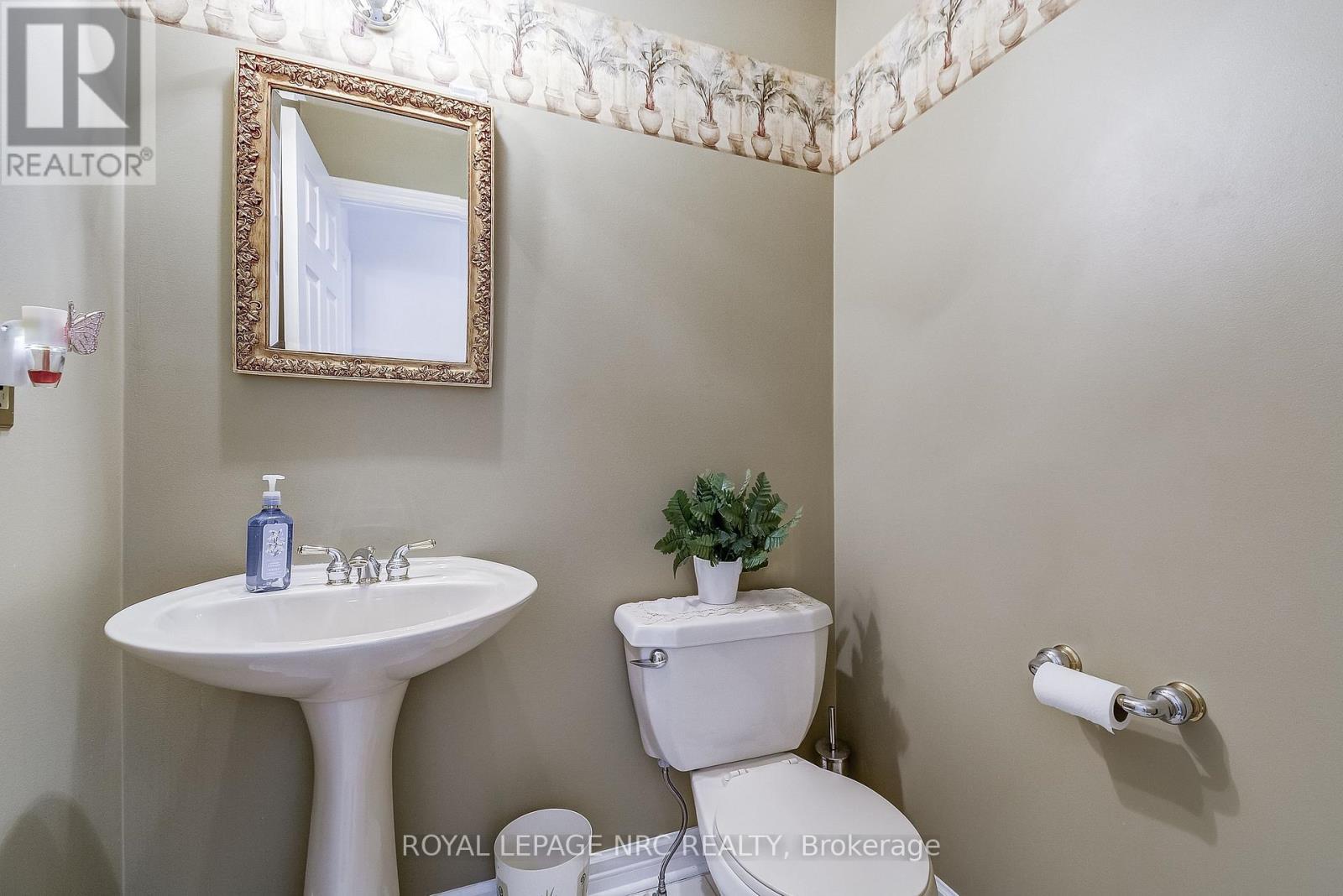 












8 HEARTH COURT

,
Niagara-on-the-Lake (Virgil),




Ontario
L0S1J0

