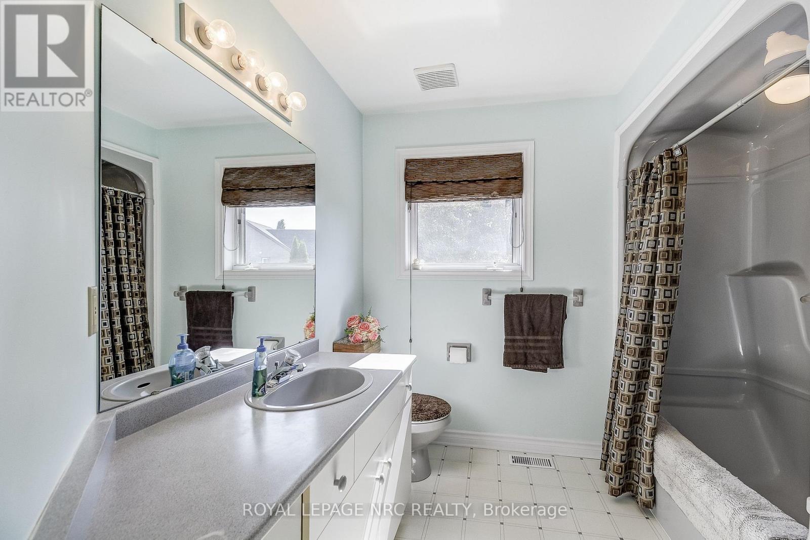 












8 HEARTH COURT

,
Niagara-on-the-Lake (Virgil),




Ontario
L0S1J0

