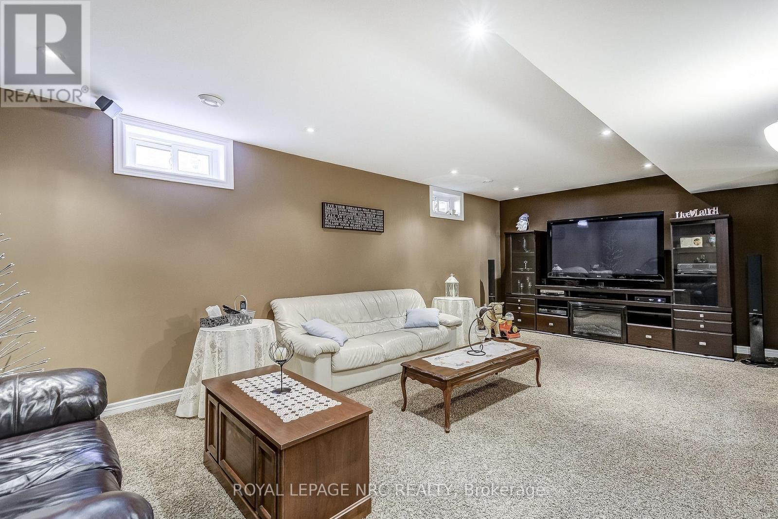 












8 HEARTH COURT

,
Niagara-on-the-Lake (Virgil),




Ontario
L0S1J0

