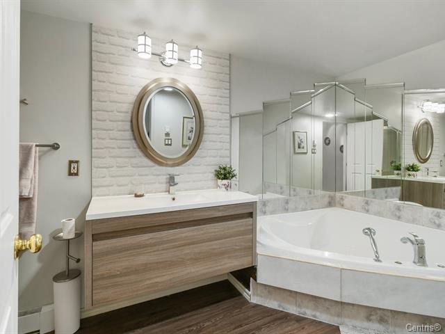 









2425


Boul. Jacques-Marcil

, 204,
Longueuil (Saint-Hubert),




QC
J3Y9C2

