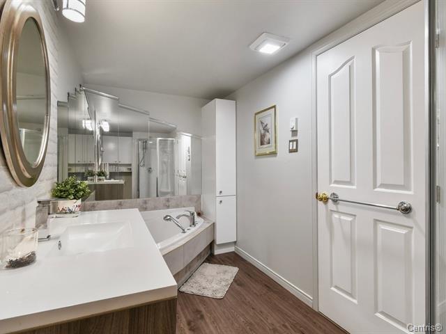 









2425


Boul. Jacques-Marcil

, 204,
Longueuil (Saint-Hubert),




QC
J3Y9C2

