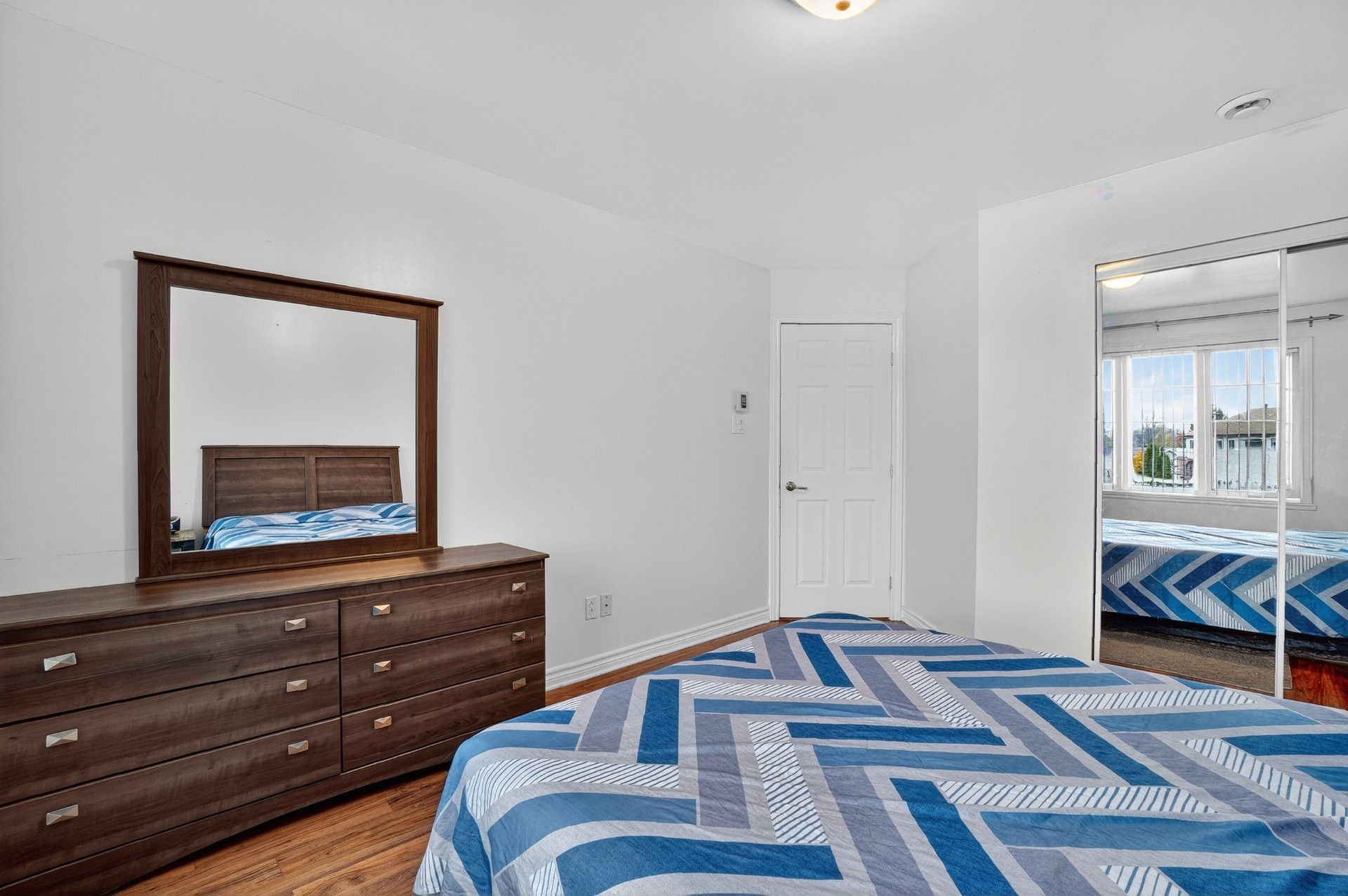 









5320


Rue du Bocage

, 302,
Terrebonne (La Plaine),




QC
J7M2K2

