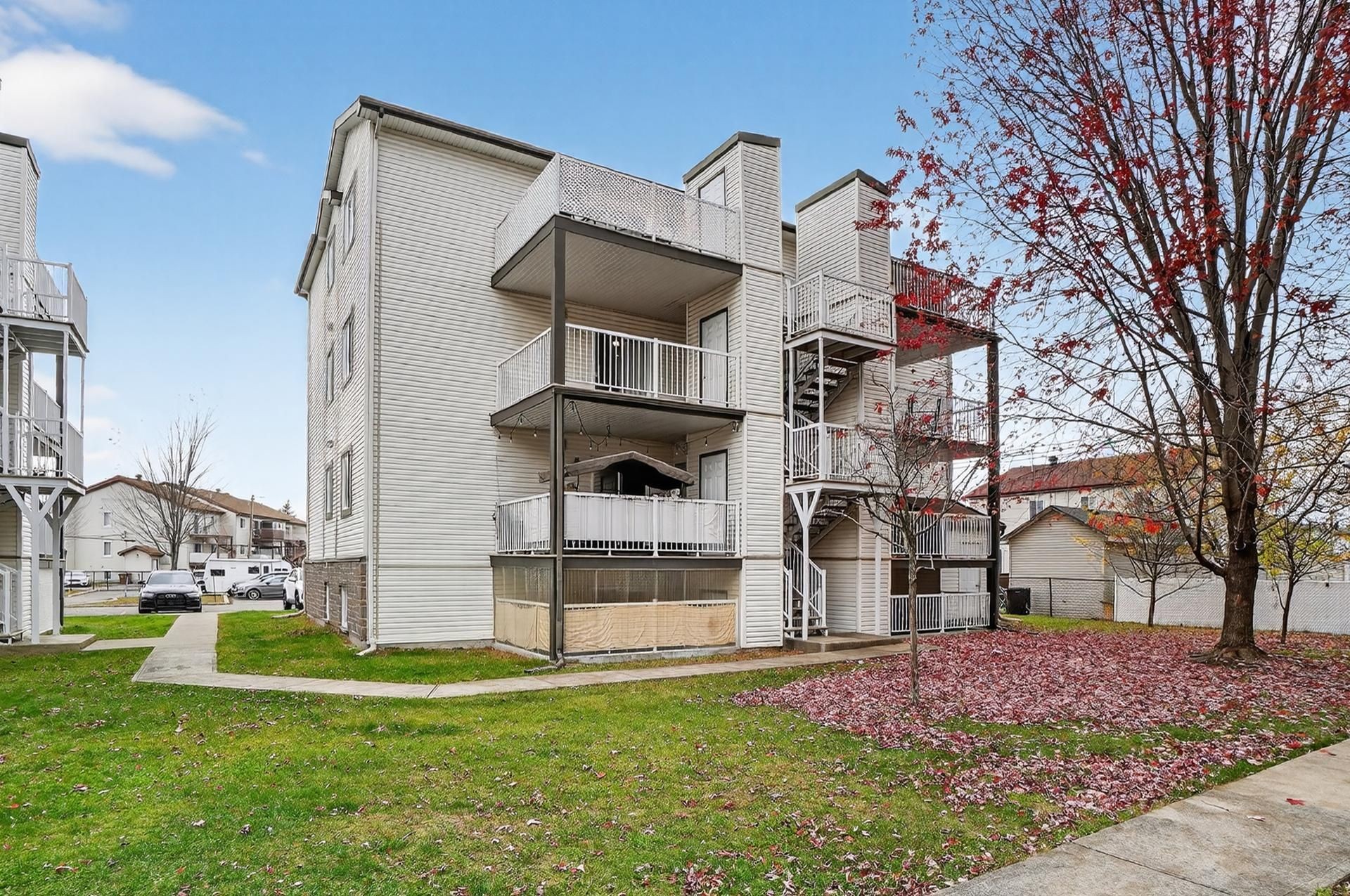 









5320


Rue du Bocage

, 302,
Terrebonne (La Plaine),




QC
J7M2K2

