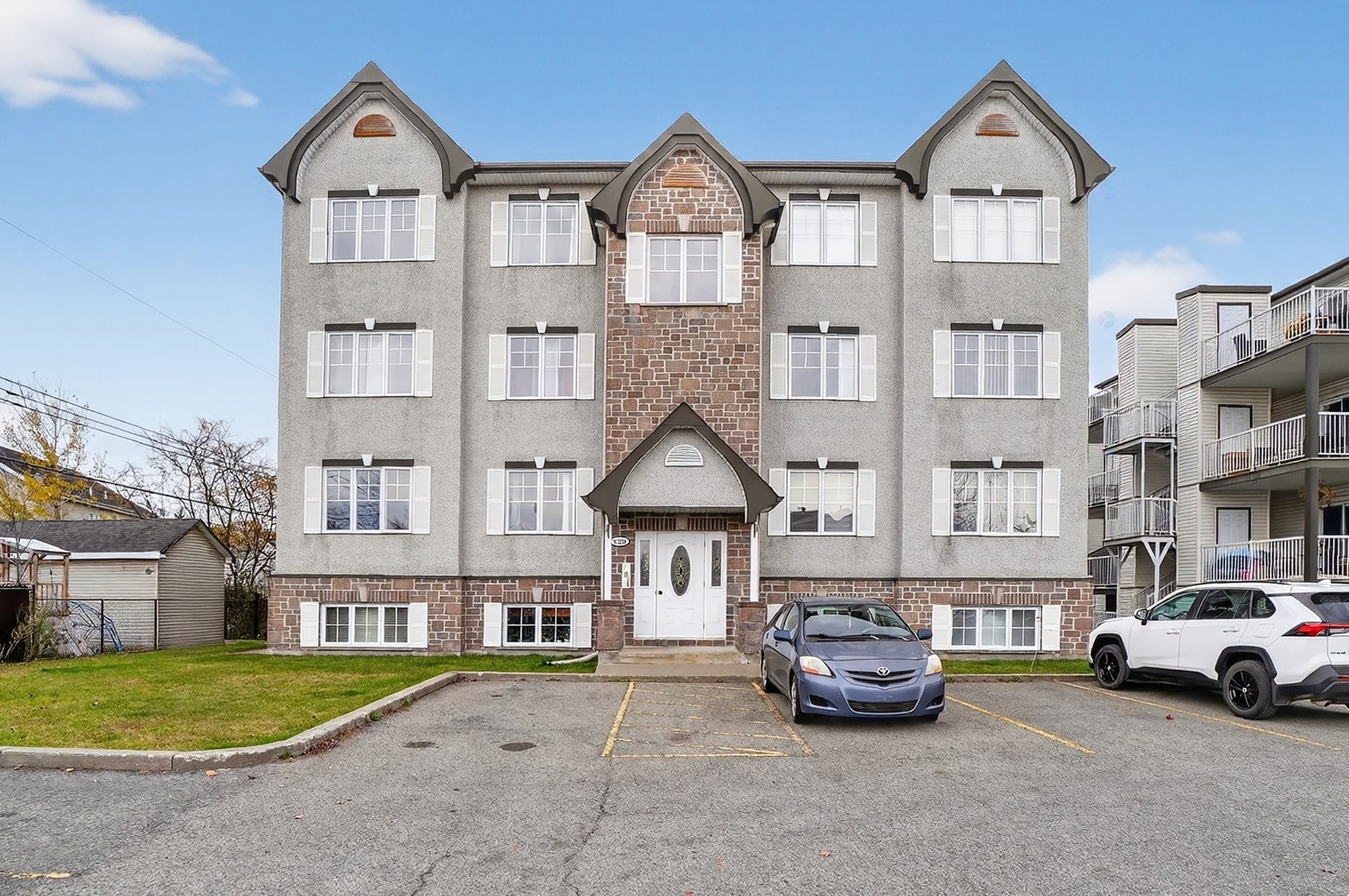 









5320


Rue du Bocage

, 302,
Terrebonne (La Plaine),




QC
J7M2K2


