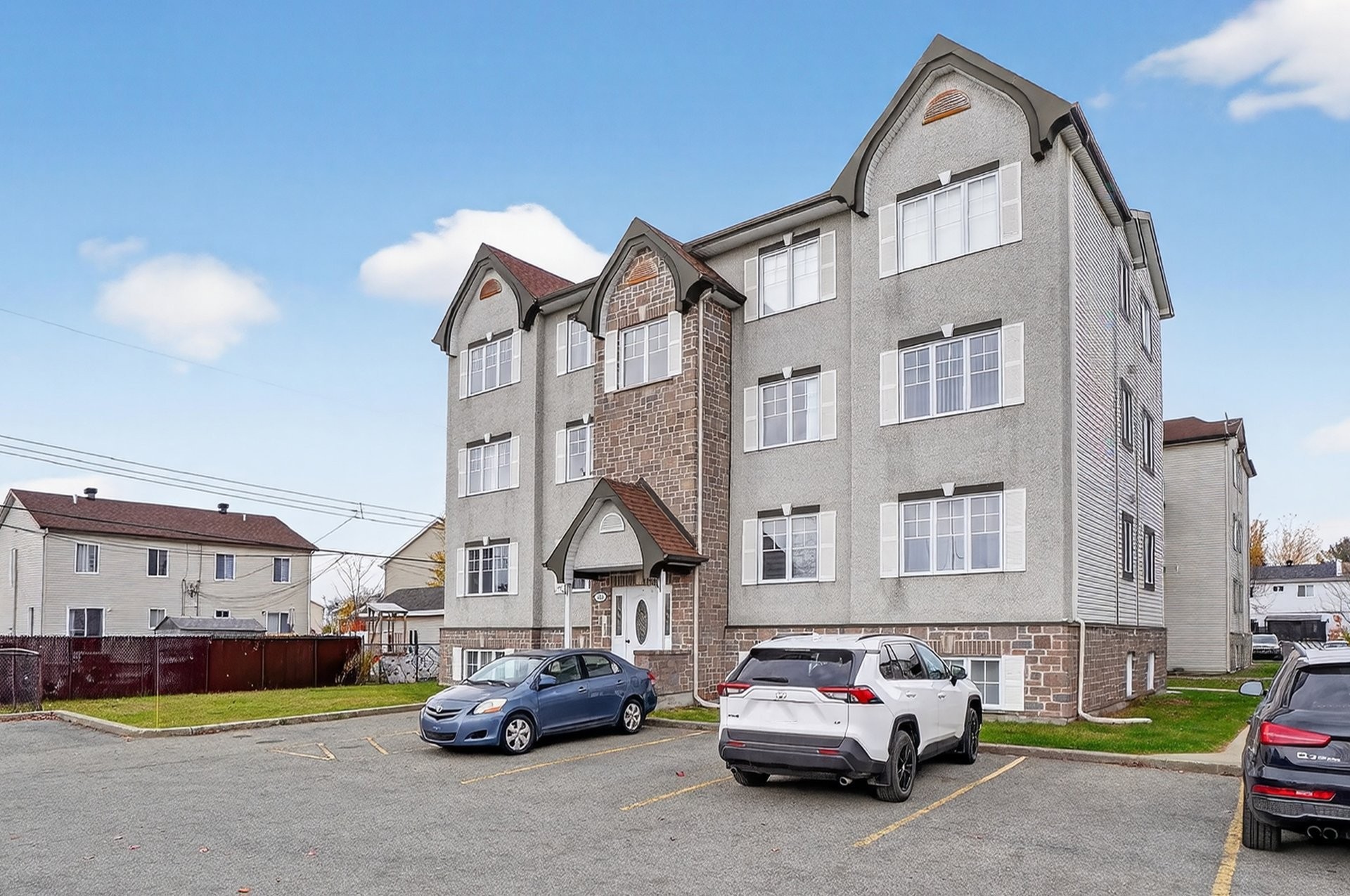 









5320


Rue du Bocage

, 302,
Terrebonne (La Plaine),




QC
J7M2K2

