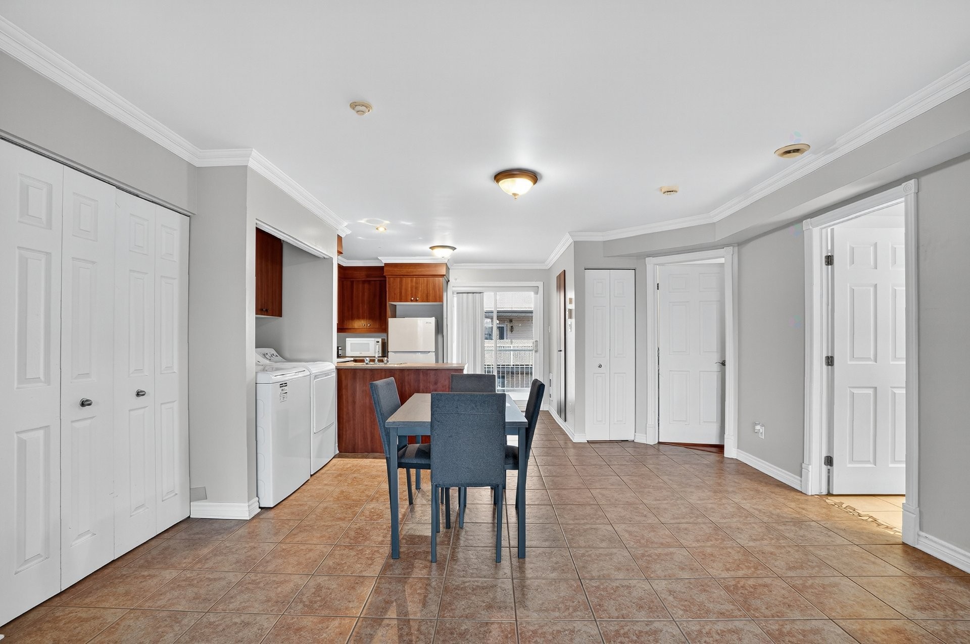 









5320


Rue du Bocage

, 302,
Terrebonne (La Plaine),




QC
J7M2K2

