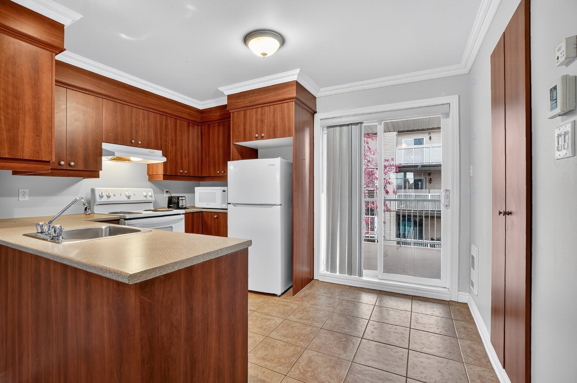 









5320


Rue du Bocage

, 302,
Terrebonne (La Plaine),




QC
J7M2K2

