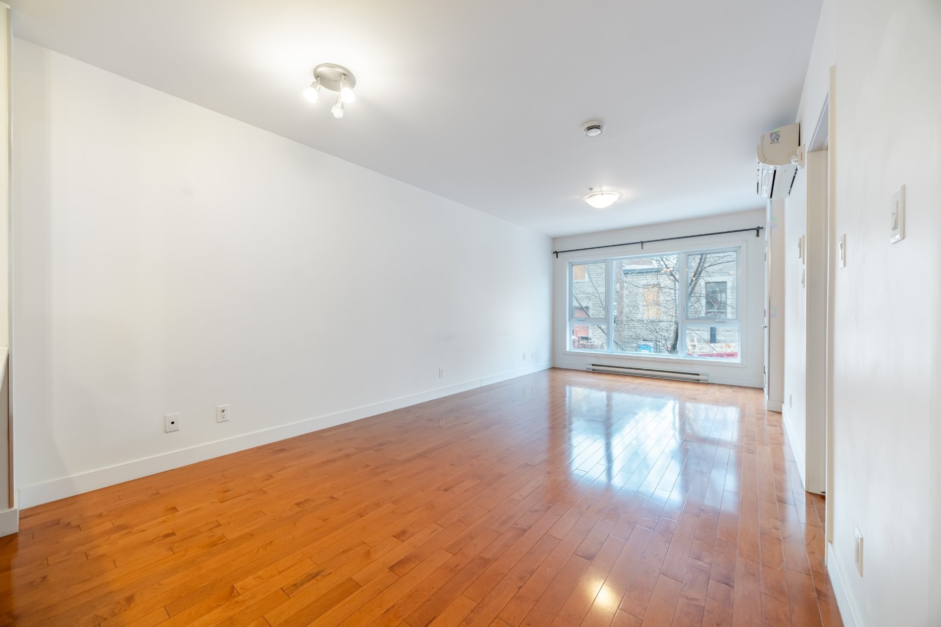 









440


Rue De La Gauchetière E.

, 203,
Montréal (Ville-Marie),




QC
H2L2M5

