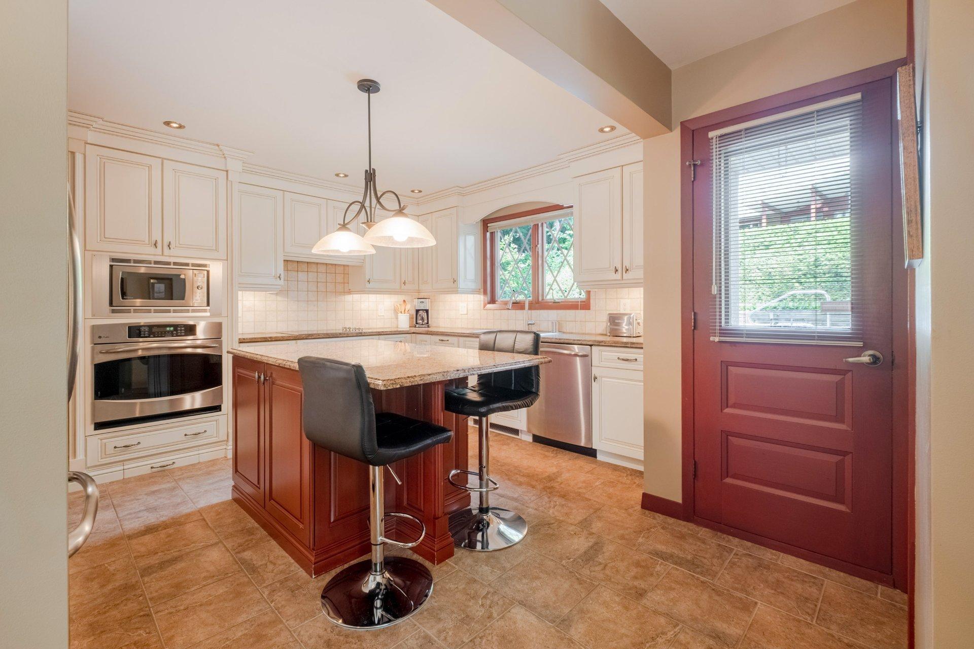 









410


Rue Denonville

,
Sherbrooke (Les Nations),




QC
J1J2K2

