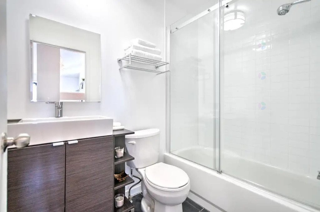 









2446


Rue Charles-Darwin

,
Montréal (Saint-Laurent),




QC
H4R2V2

