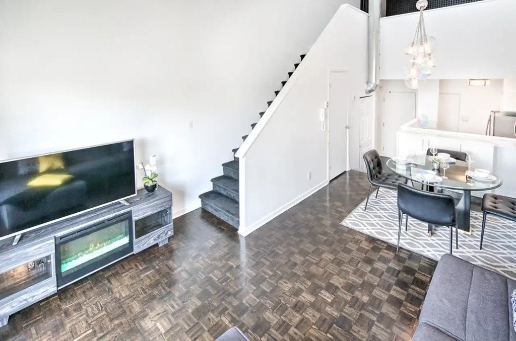 









2446


Rue Charles-Darwin

,
Montréal (Saint-Laurent),




QC
H4R2V2

