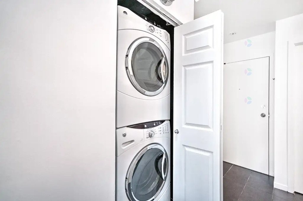 









2446


Rue Charles-Darwin

,
Montréal (Saint-Laurent),




QC
H4R2V2

