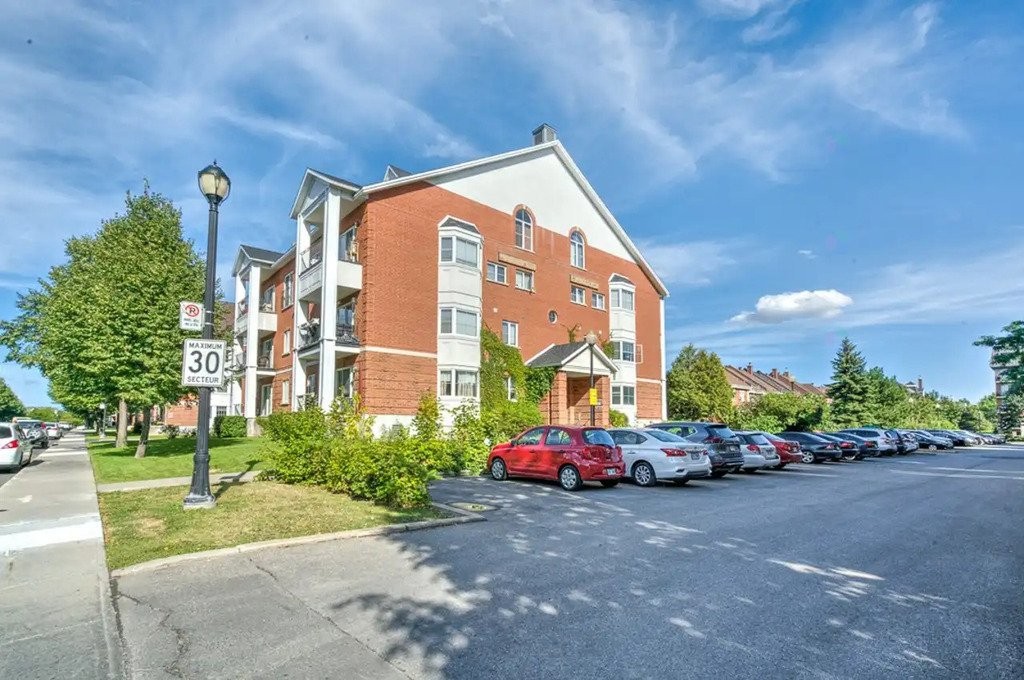 









2446


Rue Charles-Darwin

,
Montréal (Saint-Laurent),




QC
H4R2V2

