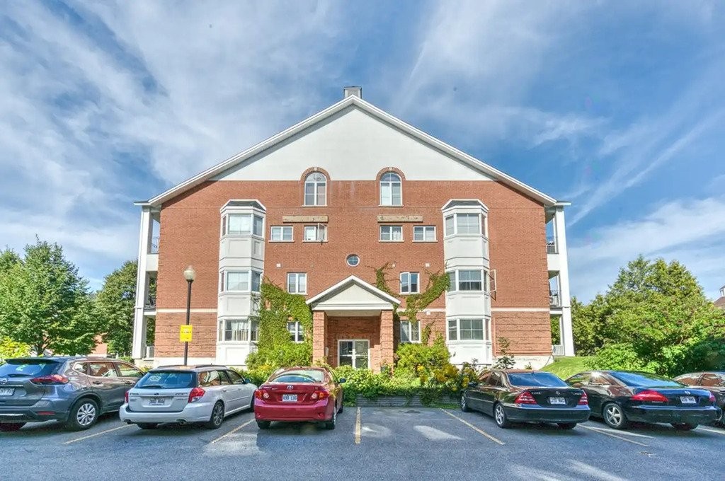 









2446


Rue Charles-Darwin

,
Montréal (Saint-Laurent),




QC
H4R2V2

