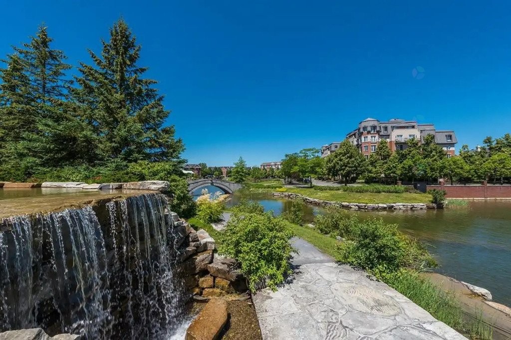 









2446


Rue Charles-Darwin

,
Montréal (Saint-Laurent),




QC
H4R2V2

