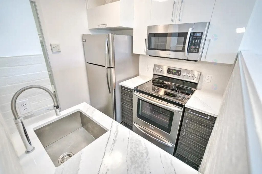 









2446


Rue Charles-Darwin

,
Montréal (Saint-Laurent),




QC
H4R2V2

