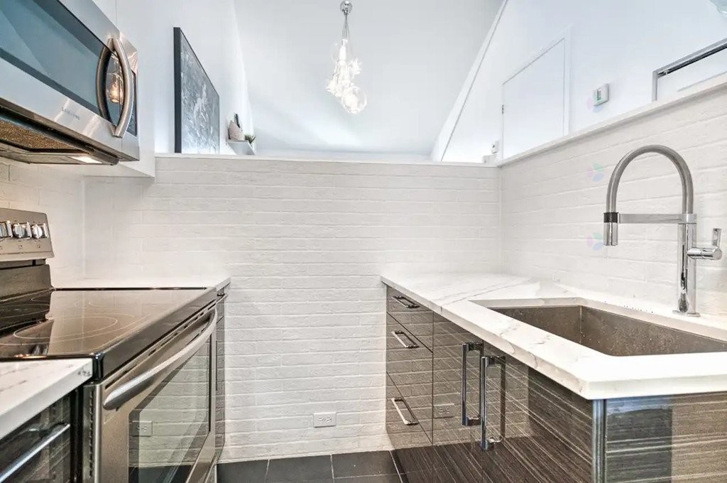 









2446


Rue Charles-Darwin

,
Montréal (Saint-Laurent),




QC
H4R2V2

