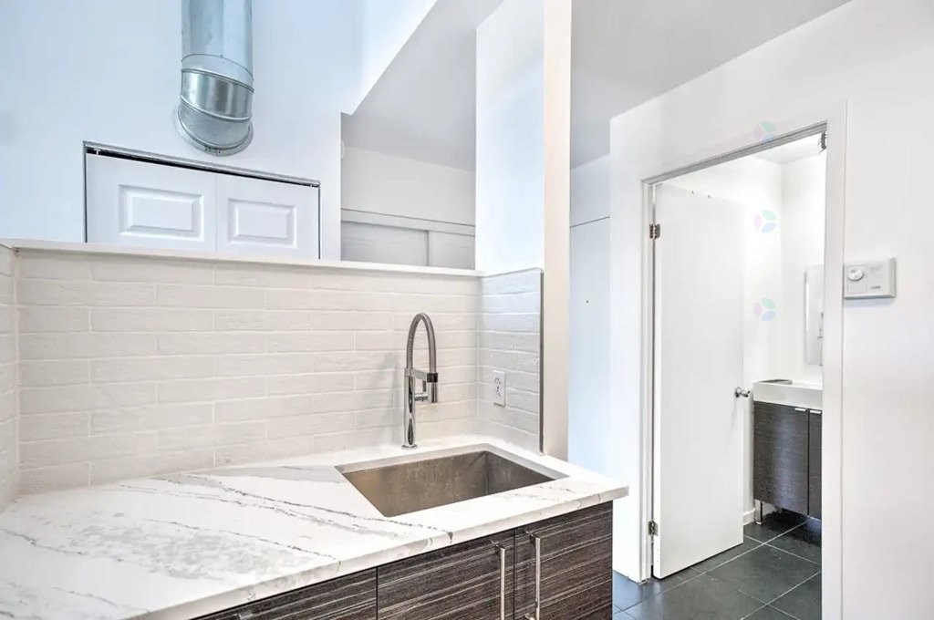 









2446


Rue Charles-Darwin

,
Montréal (Saint-Laurent),




QC
H4R2V2

