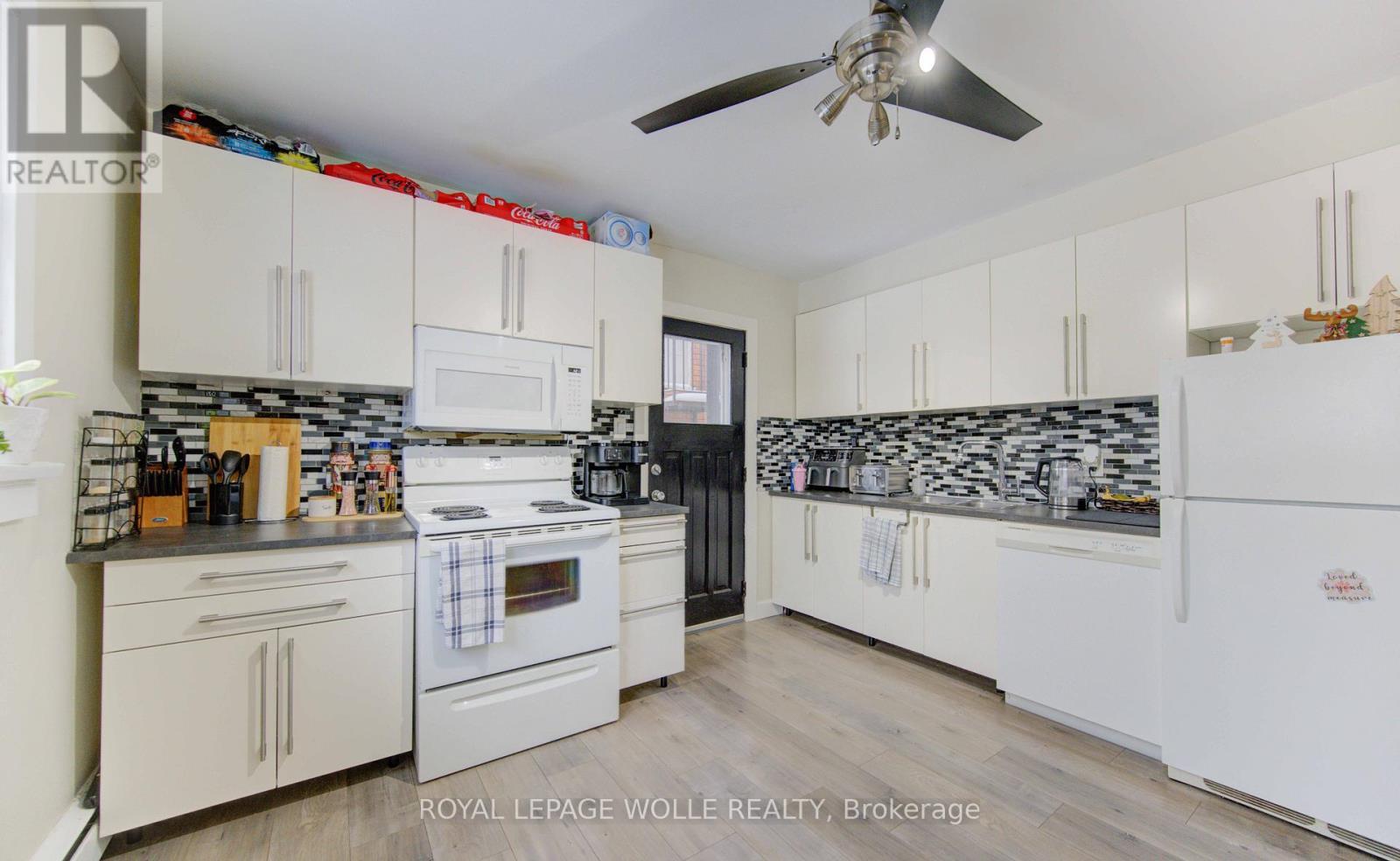 












196 ALLEN STREET E

,
Waterloo,




Ontario
N2J1K1

