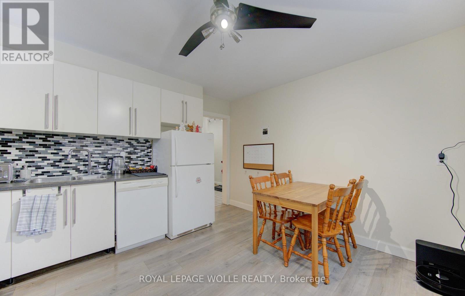 












196 ALLEN STREET E

,
Waterloo,




Ontario
N2J1K1

