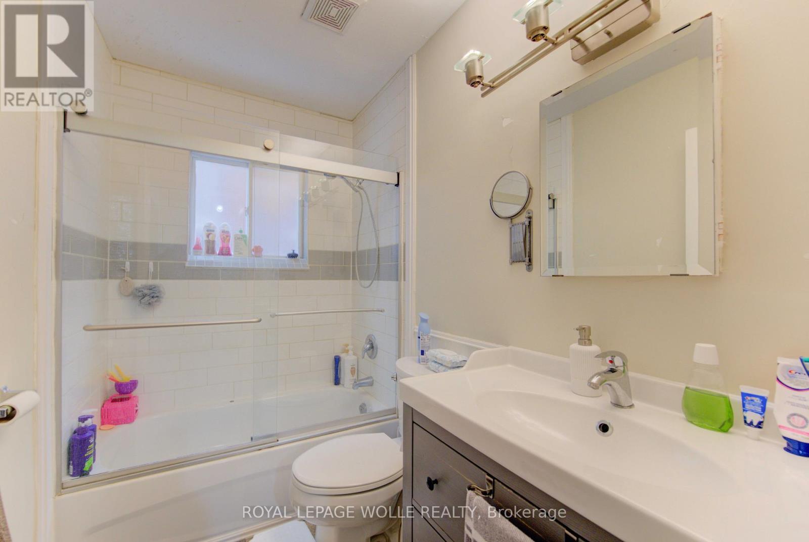 












196 ALLEN STREET E

,
Waterloo,




Ontario
N2J1K1

