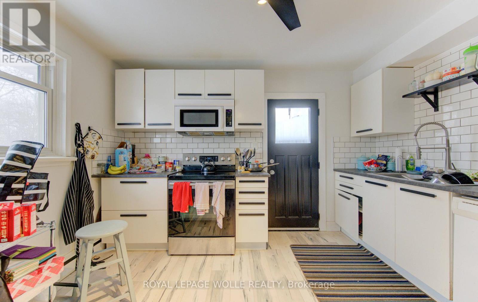 












196 ALLEN STREET E

,
Waterloo,




Ontario
N2J1K1

