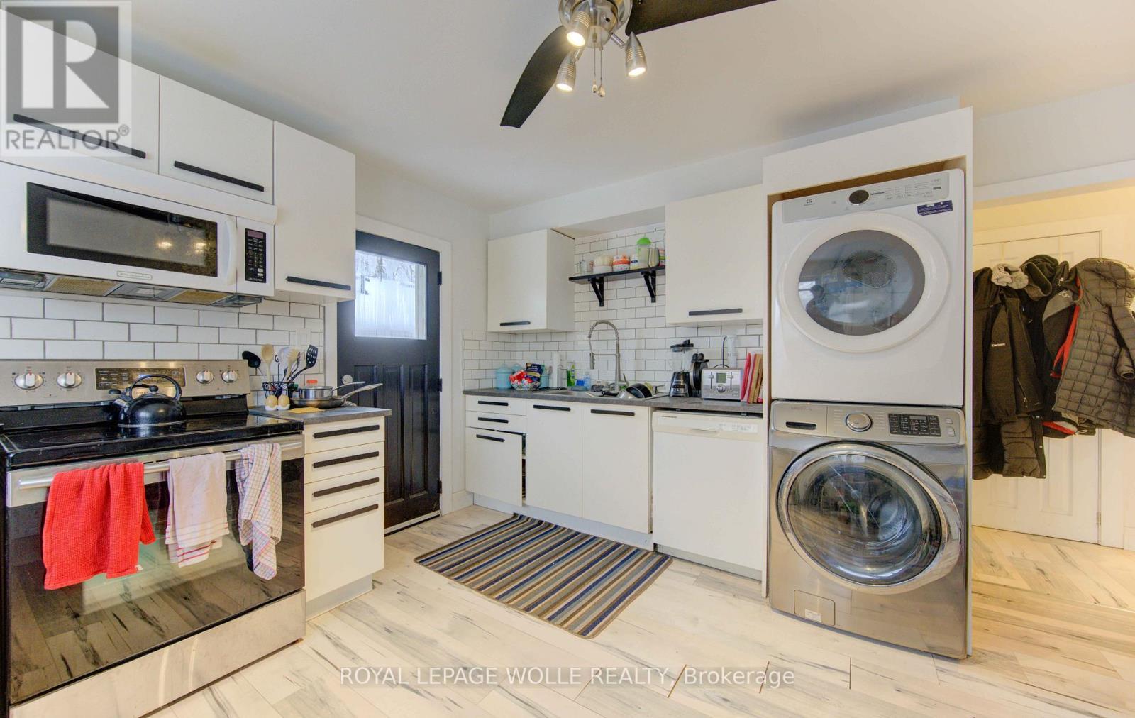 












196 ALLEN STREET E

,
Waterloo,




Ontario
N2J1K1

