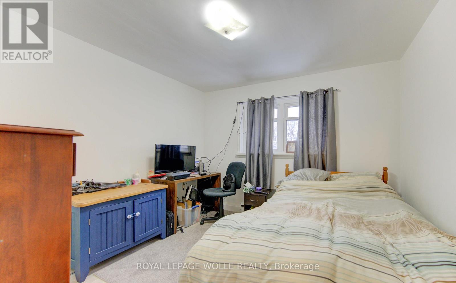 












196 ALLEN STREET E

,
Waterloo,




Ontario
N2J1K1

