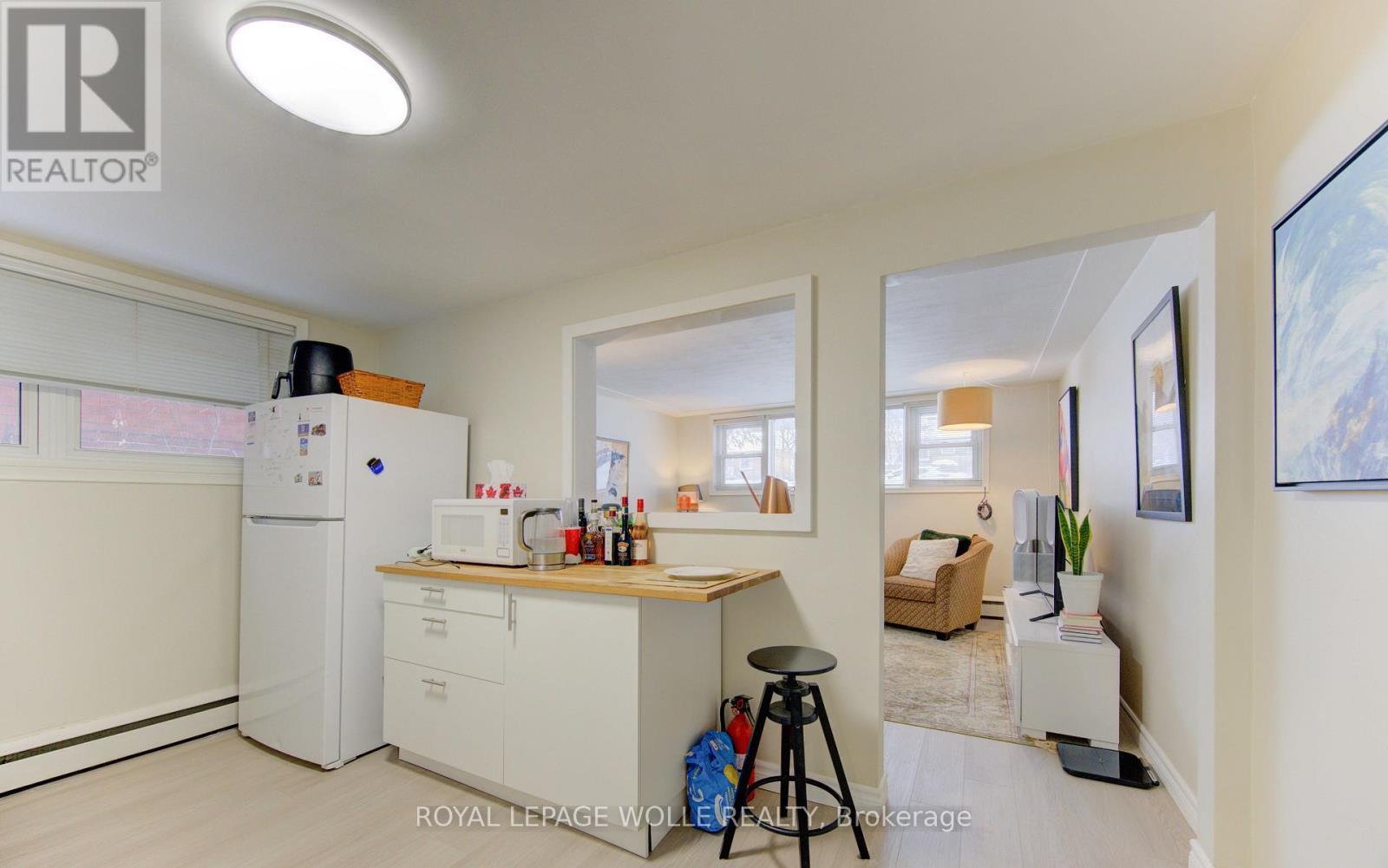 












196 ALLEN STREET E

,
Waterloo,




Ontario
N2J1K1

