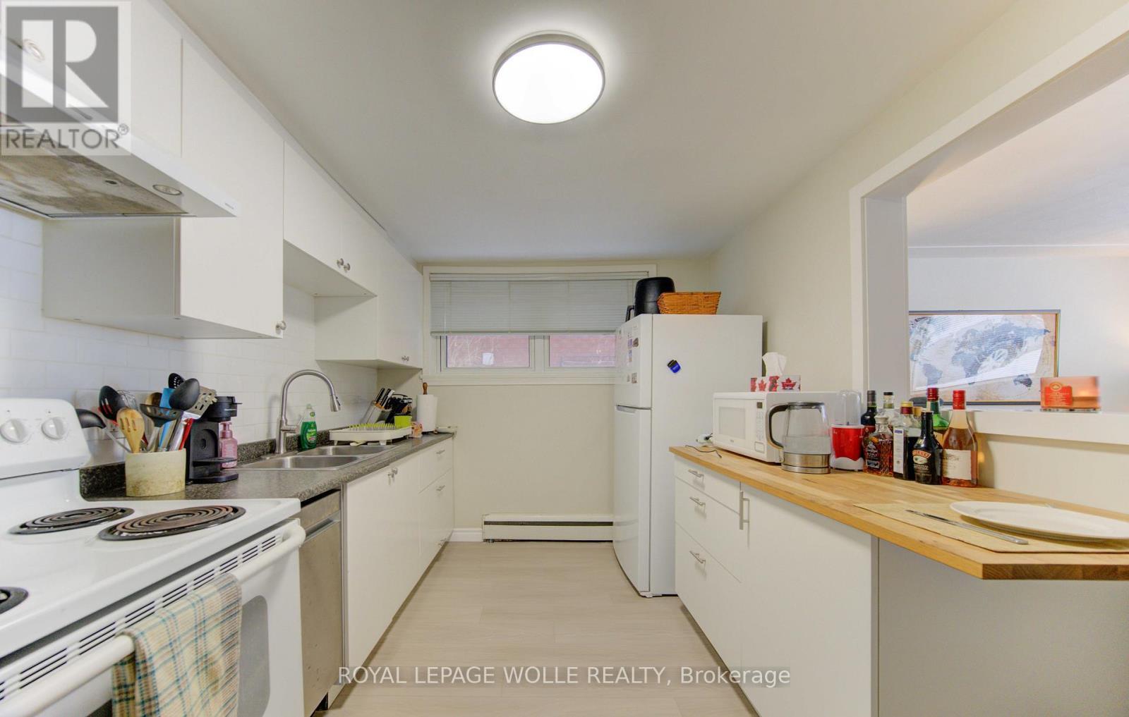 












196 ALLEN STREET E

,
Waterloo,




Ontario
N2J1K1

