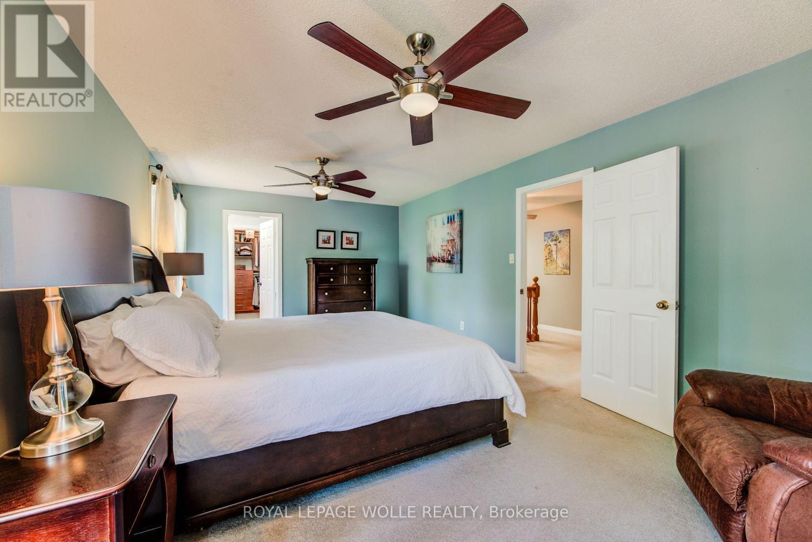 












33 TINATAWA COURT

,
Waterloo,




Ontario
N2A3G9

