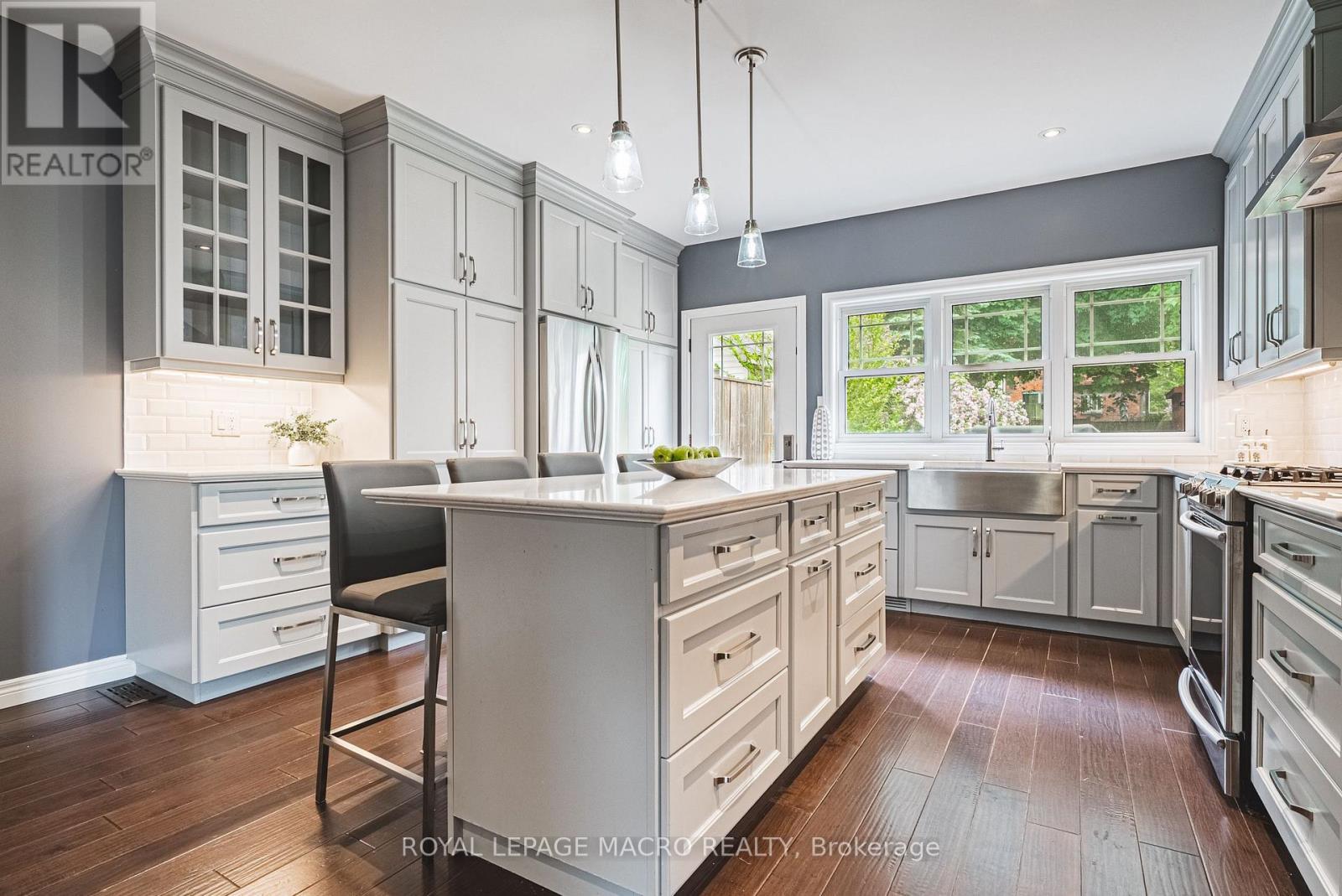 












25 ORCHARD HILL

,
Hamilton,




Ontario
L8P2V6

