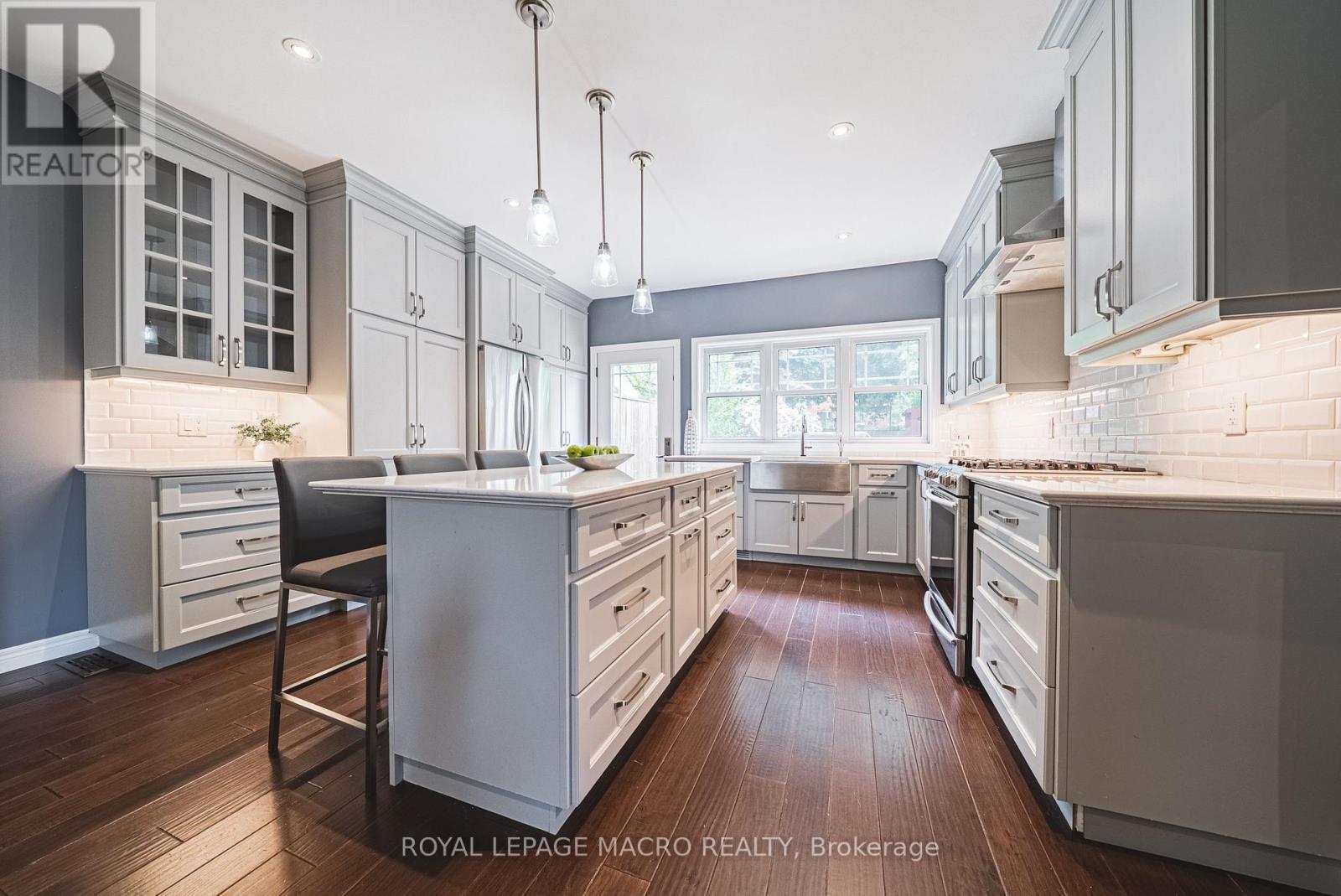 












25 ORCHARD HILL

,
Hamilton,




Ontario
L8P2V6

