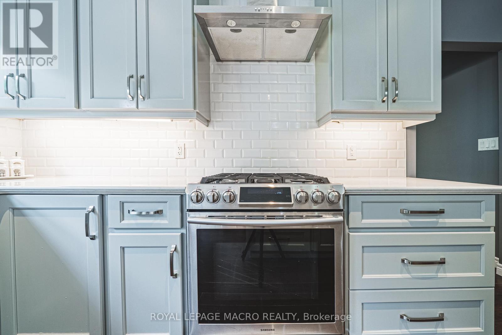 












25 ORCHARD HILL

,
Hamilton,




Ontario
L8P2V6

