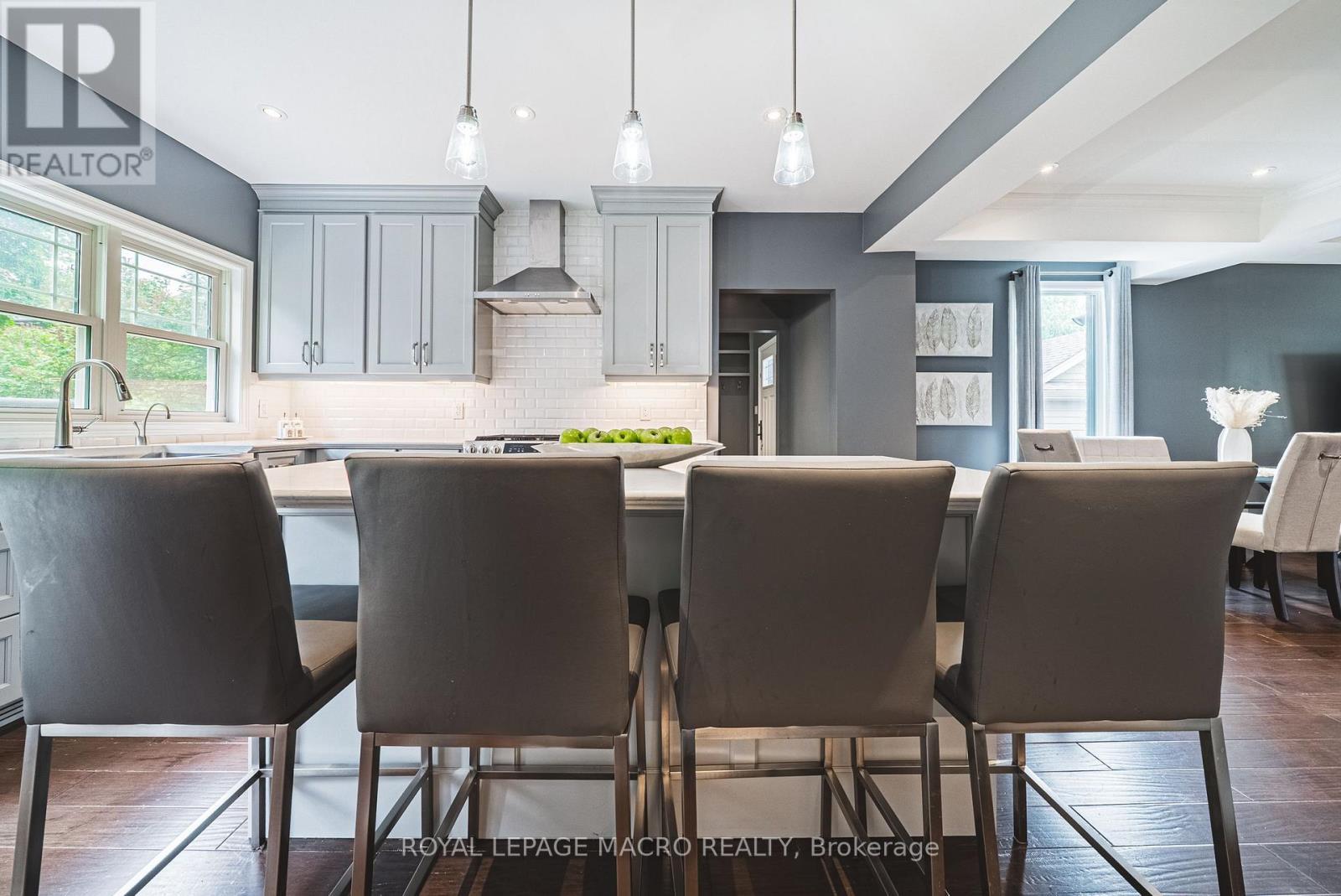 












25 ORCHARD HILL

,
Hamilton,




Ontario
L8P2V6

