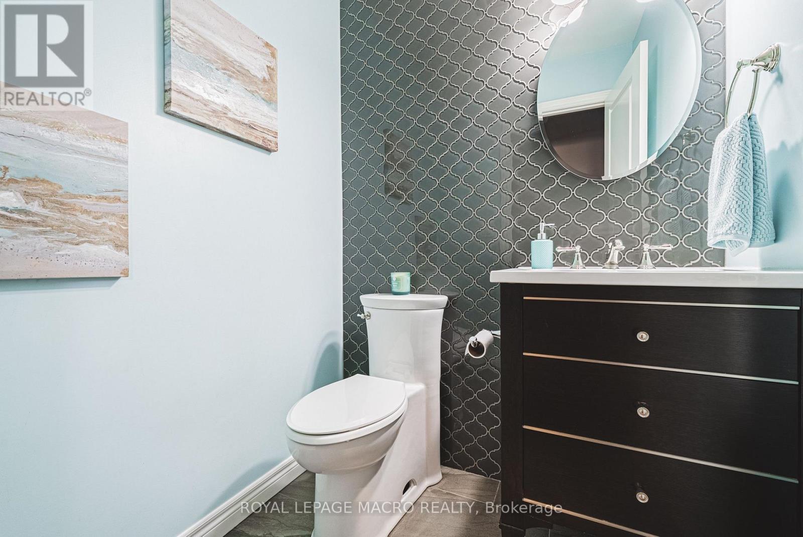 












25 ORCHARD HILL

,
Hamilton,




Ontario
L8P2V6

