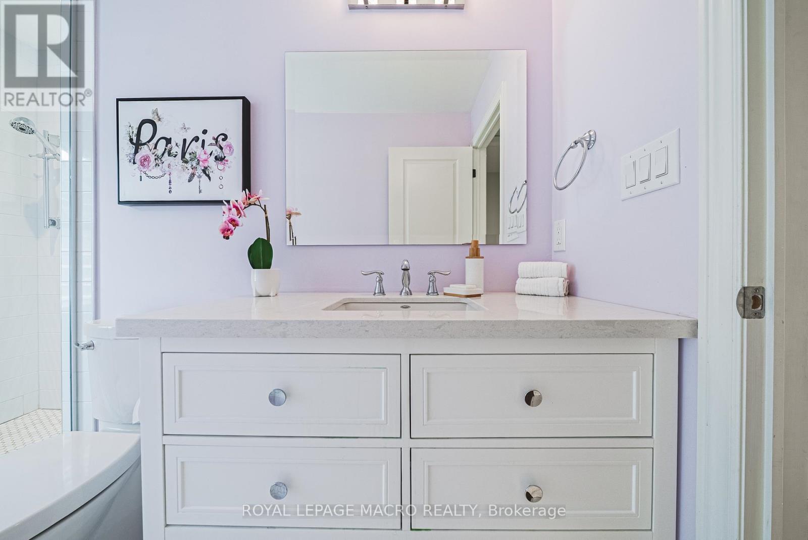 












25 ORCHARD HILL

,
Hamilton,




Ontario
L8P2V6

