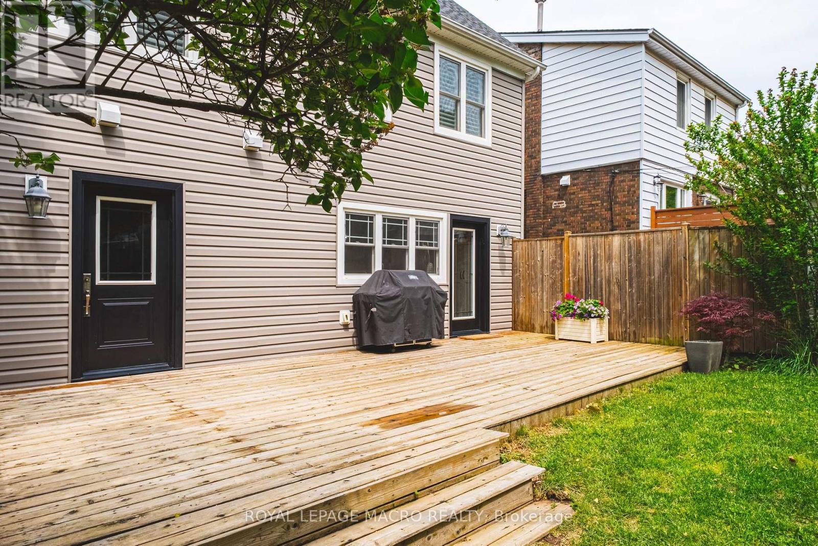 












25 ORCHARD HILL

,
Hamilton,




Ontario
L8P2V6

