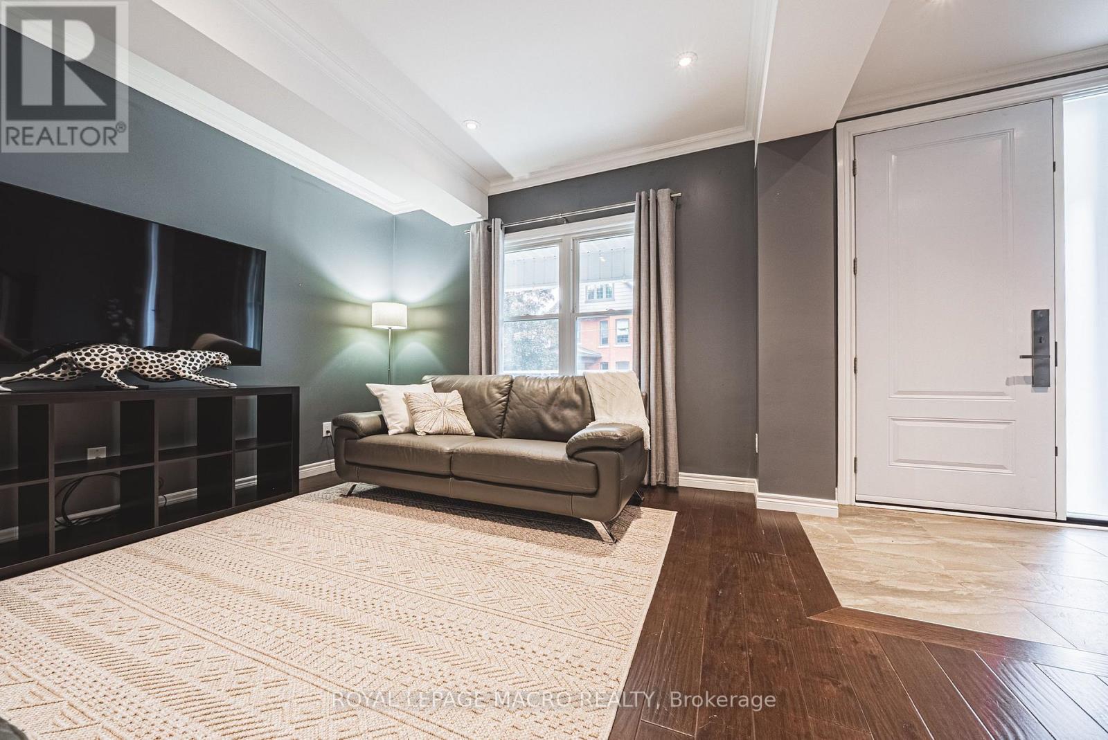 












25 ORCHARD HILL

,
Hamilton,




Ontario
L8P2V6

