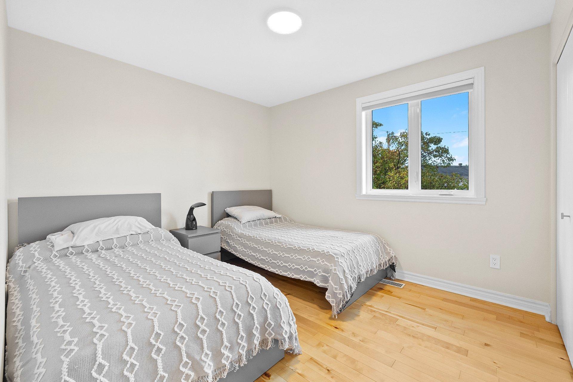 









619


Rue Lajeunesse

,
Laval (Sainte-Dorothée),




QC
H7X3K5

