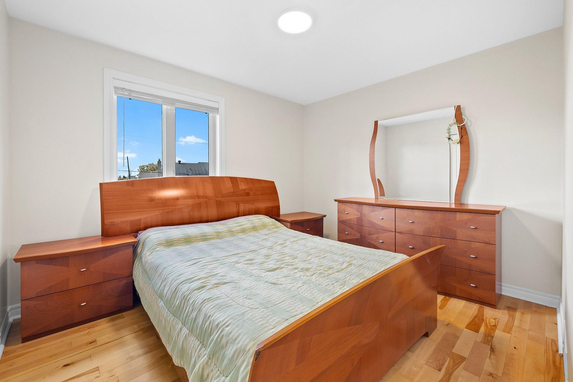 









619


Rue Lajeunesse

,
Laval (Sainte-Dorothée),




QC
H7X3K5

