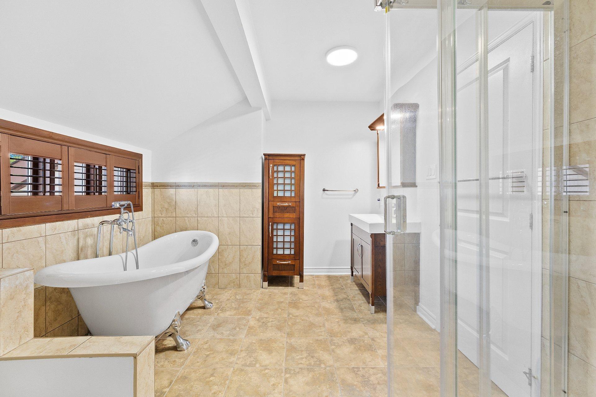 









619


Rue Lajeunesse

,
Laval (Sainte-Dorothée),




QC
H7X3K5

